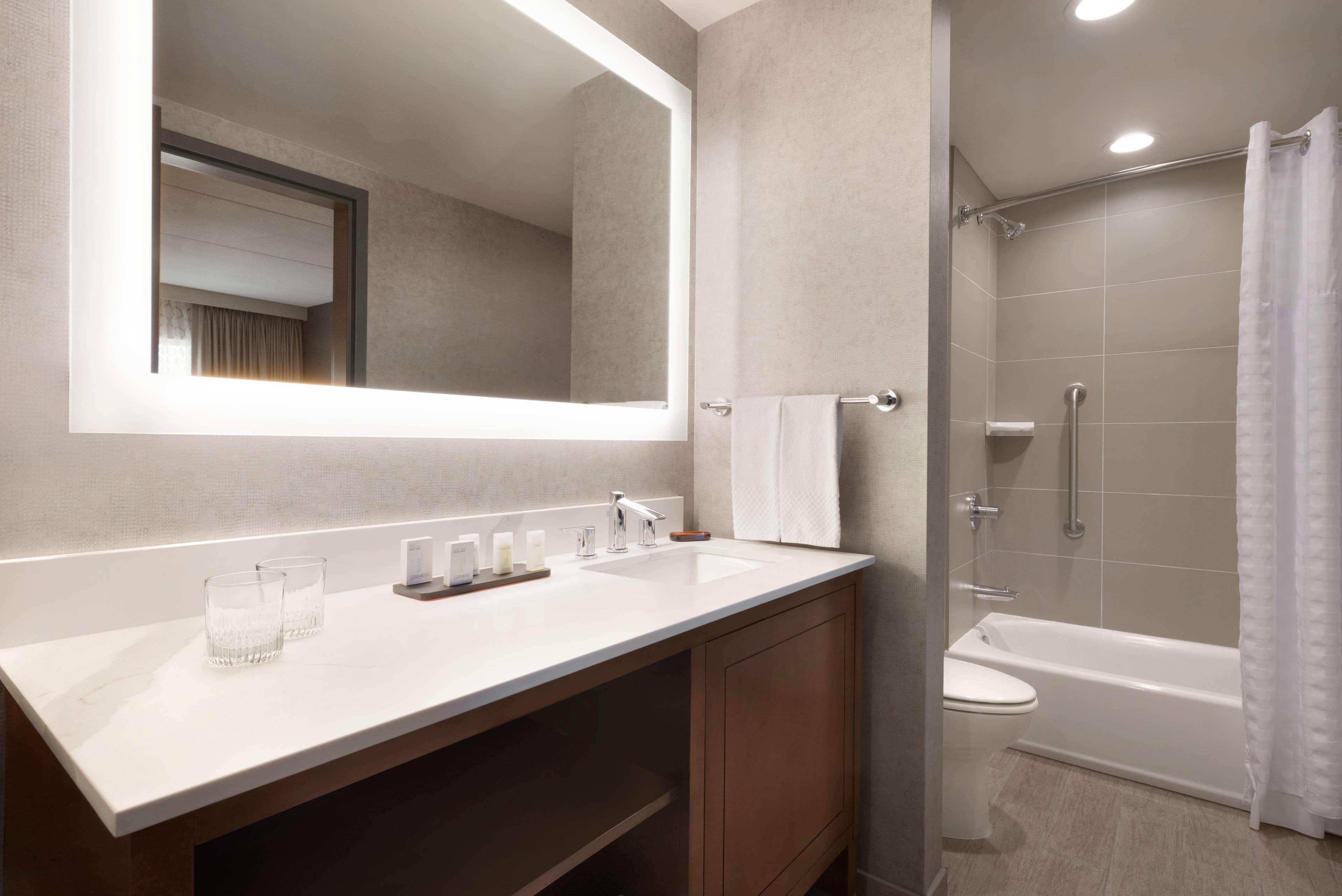 Embassy Suites By Hilton Chicago Naperville Exterior foto